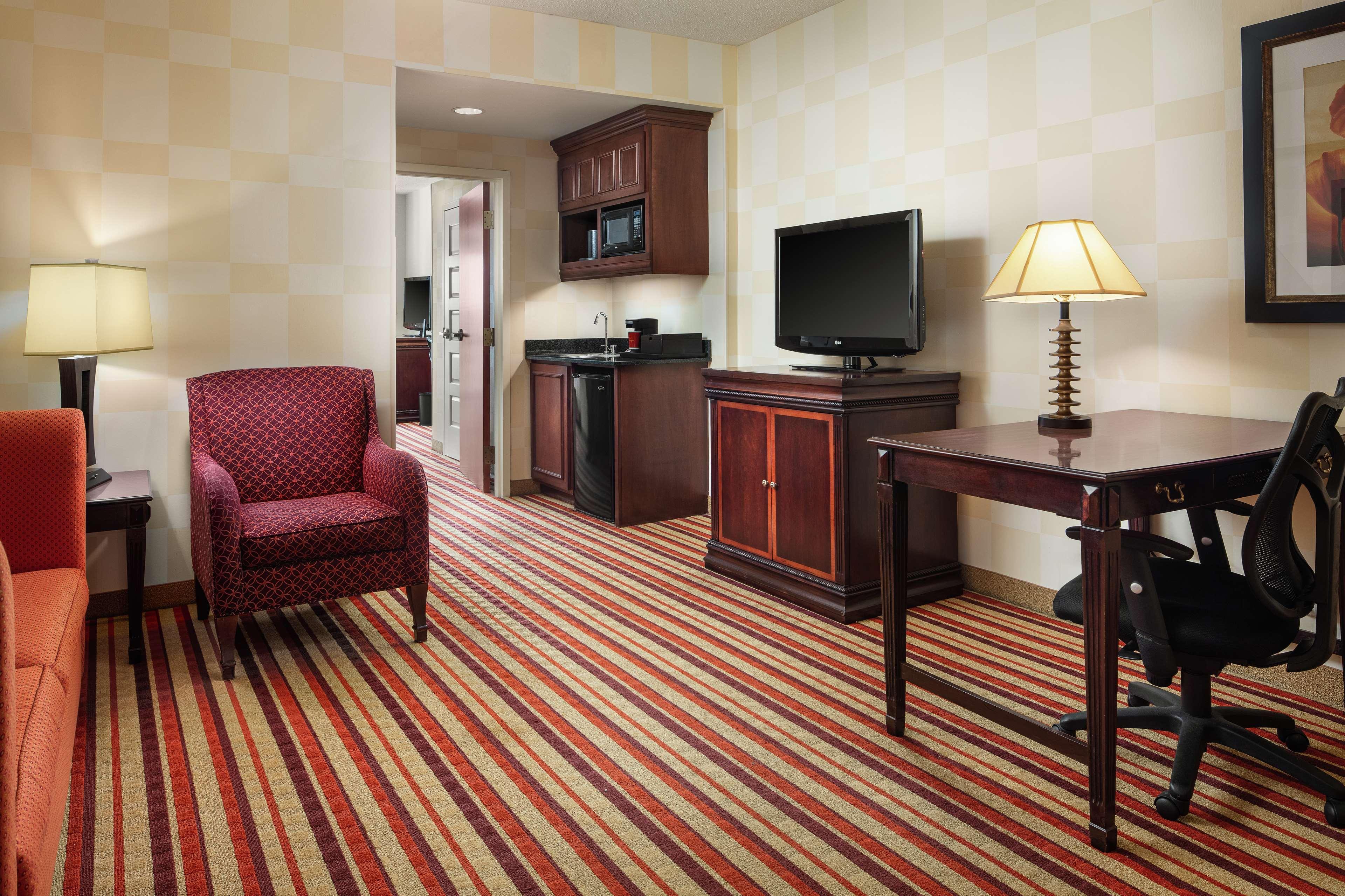 Hilton Charlotte Airport Hotel Экстерьер фото