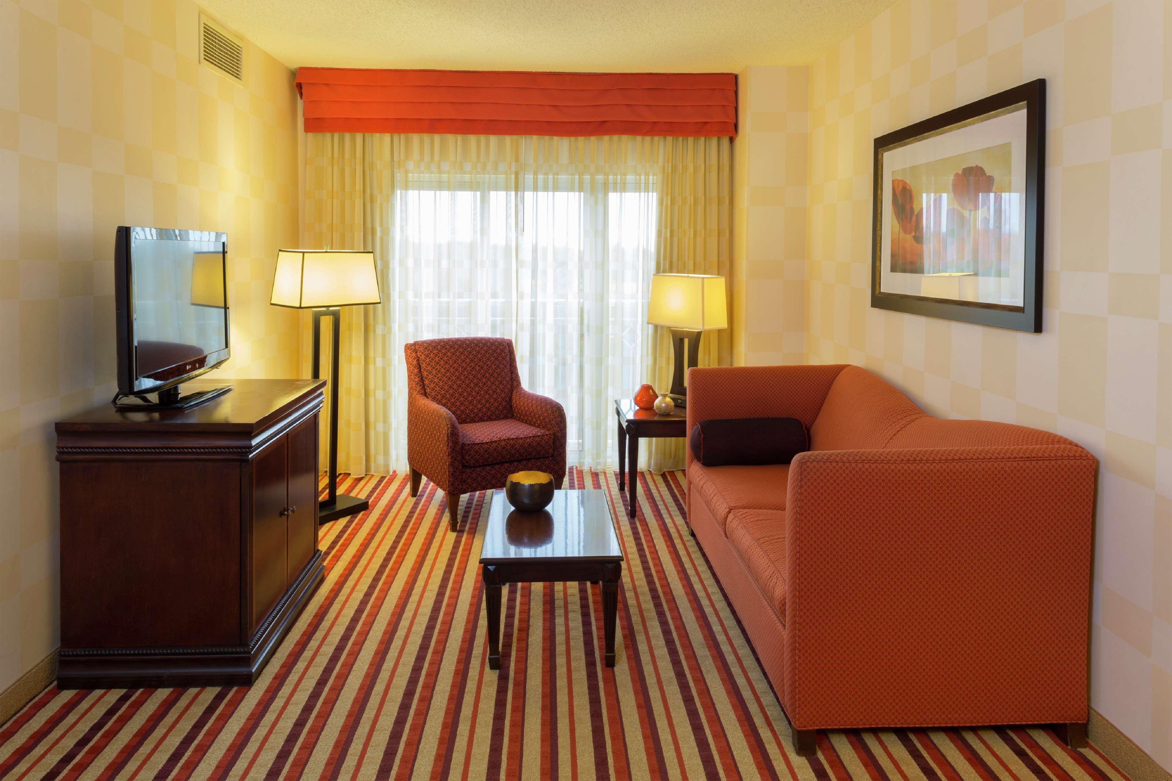 Hilton Charlotte Airport Hotel Экстерьер фото