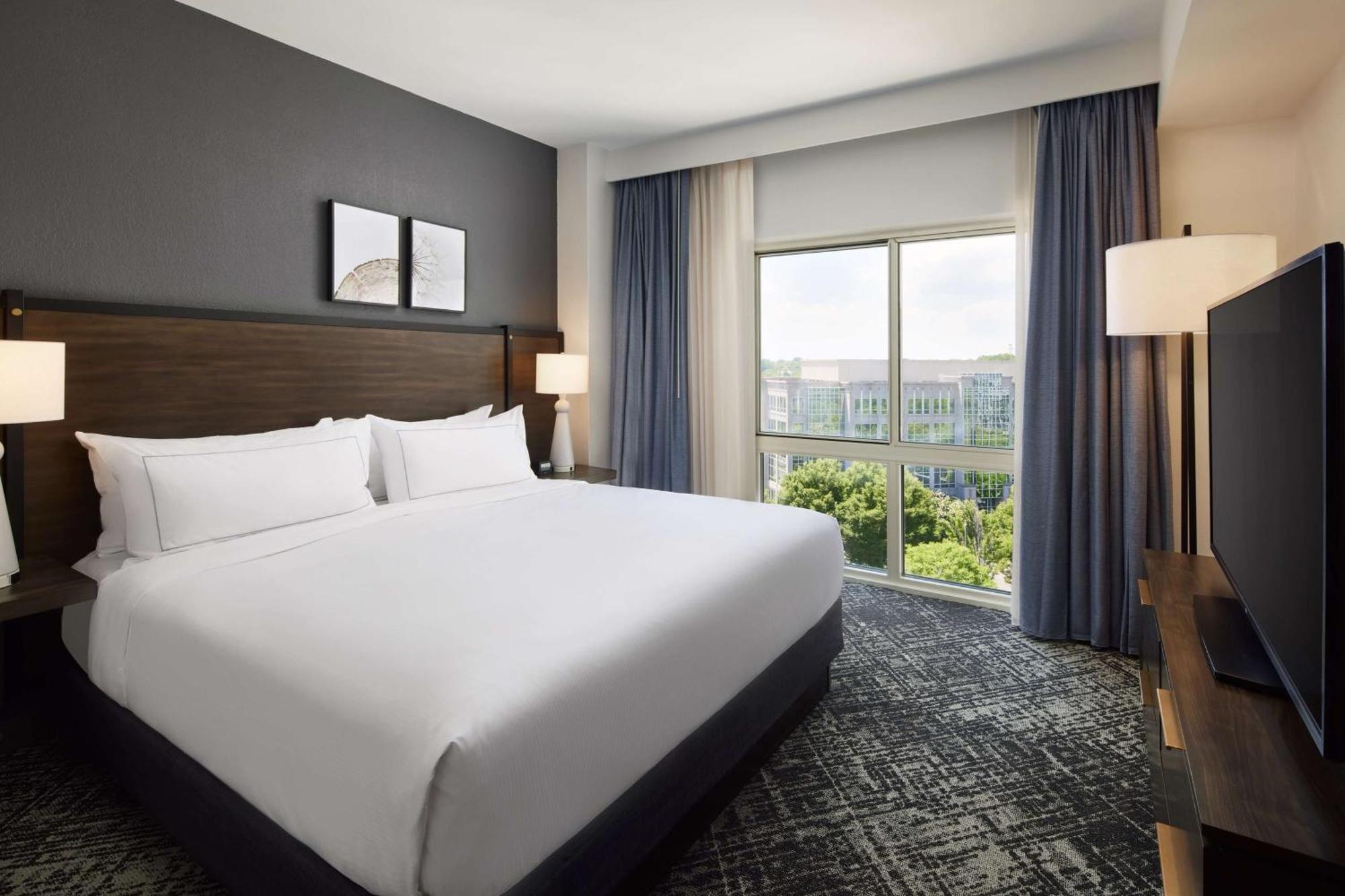 Hilton Charlotte Airport Hotel Экстерьер фото