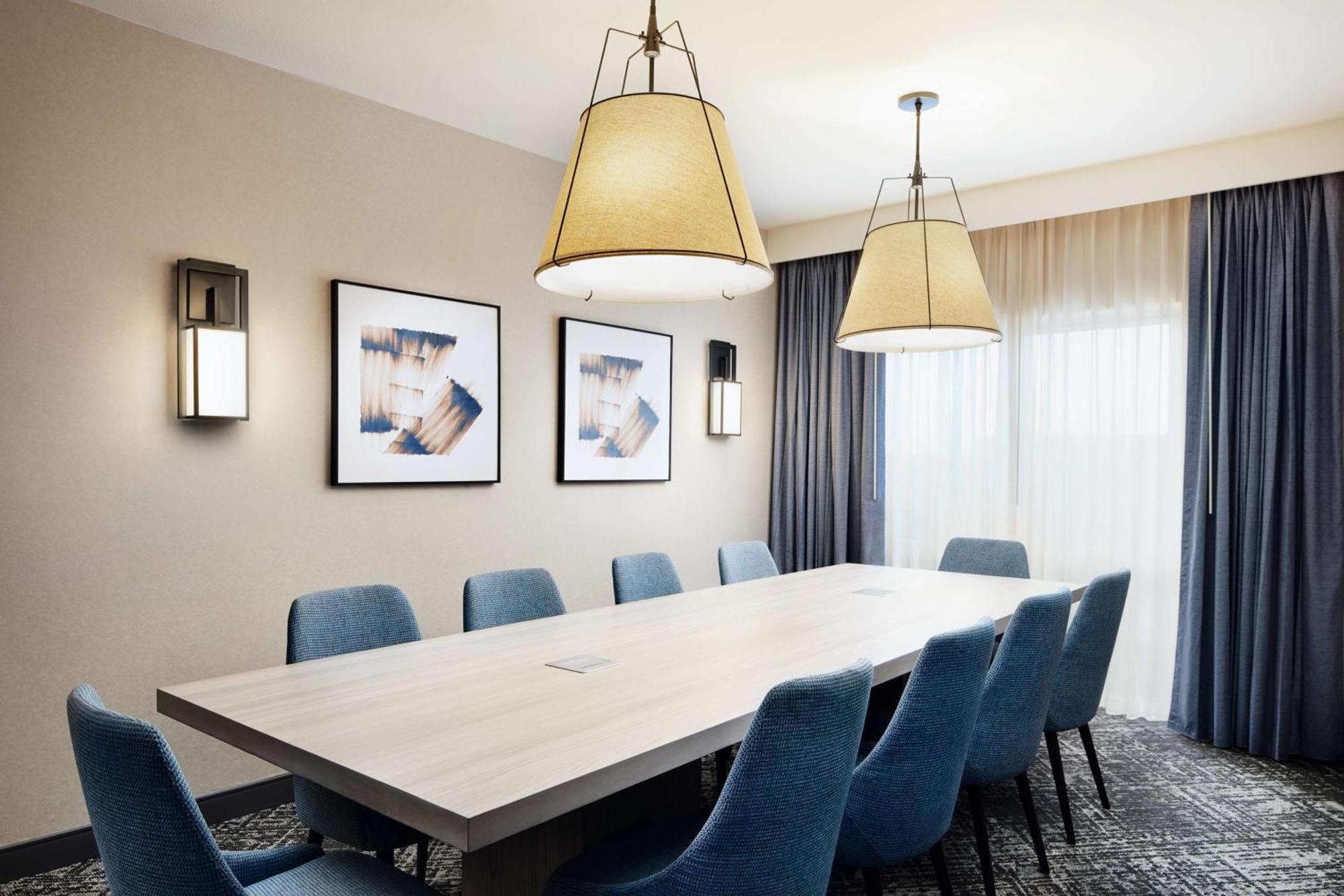 Hilton Charlotte Airport Hotel Экстерьер фото