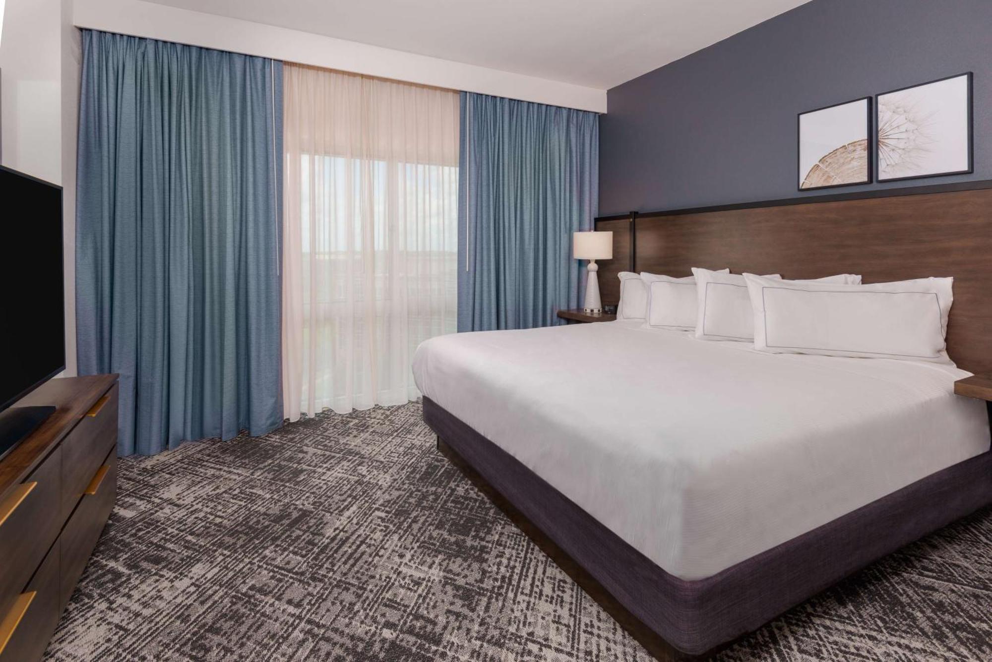 Hilton Charlotte Airport Hotel Экстерьер фото