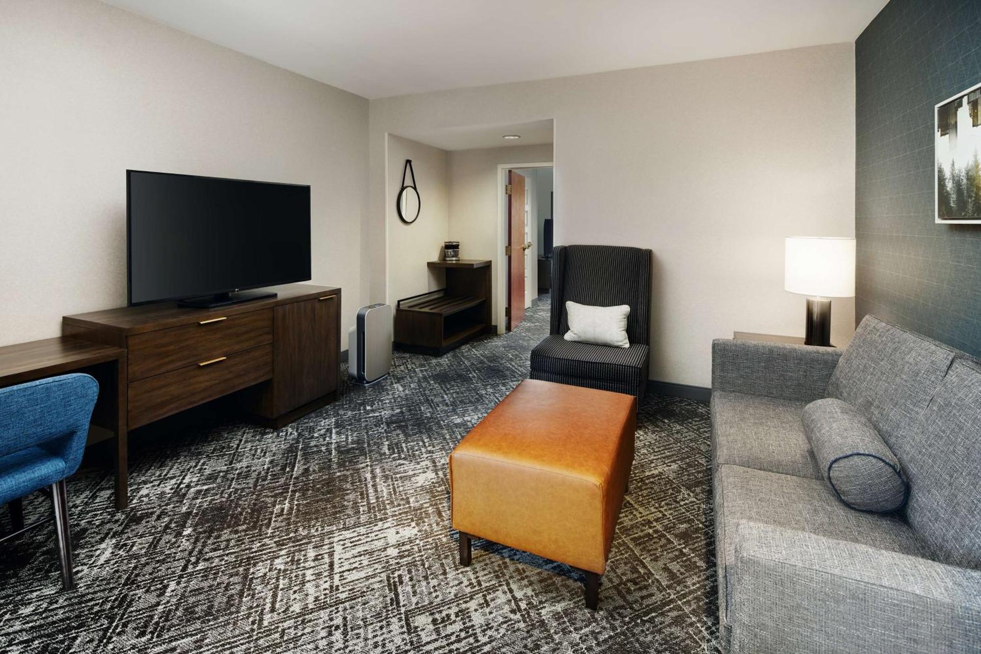 Hilton Charlotte Airport Hotel Экстерьер фото